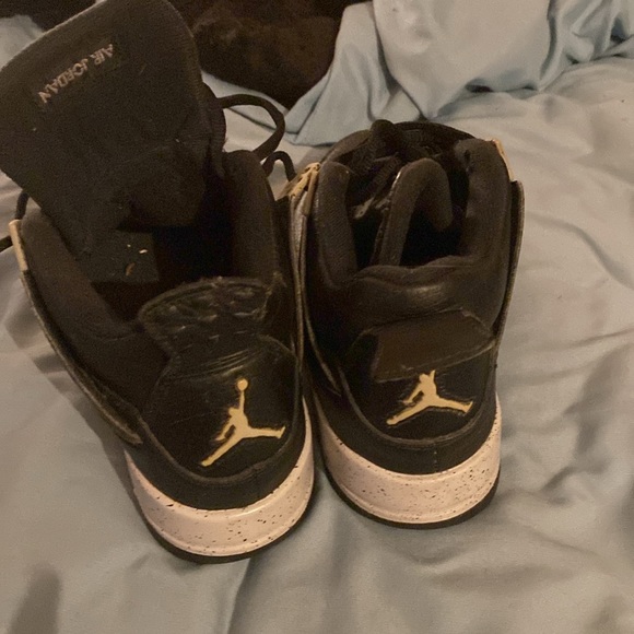 Tennis - Picture 3 of 3